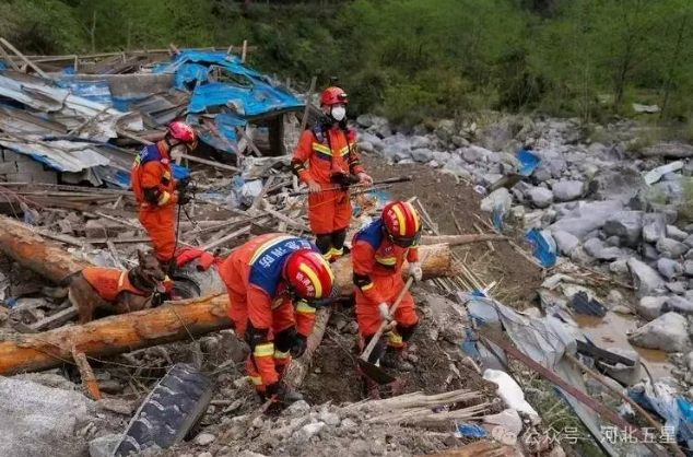 油動(dòng)式大載荷長(zhǎng)航時(shí)無(wú)人直升機(jī)——打造我國(guó)應(yīng)急救援、防汛救災(zāi)、森林草原消防的“新質(zhì)戰(zhàn)斗力”！